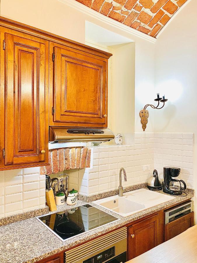Exquisitely Renovated And Centrally Located Apartment With Free Parking トリノ エクステリア 写真