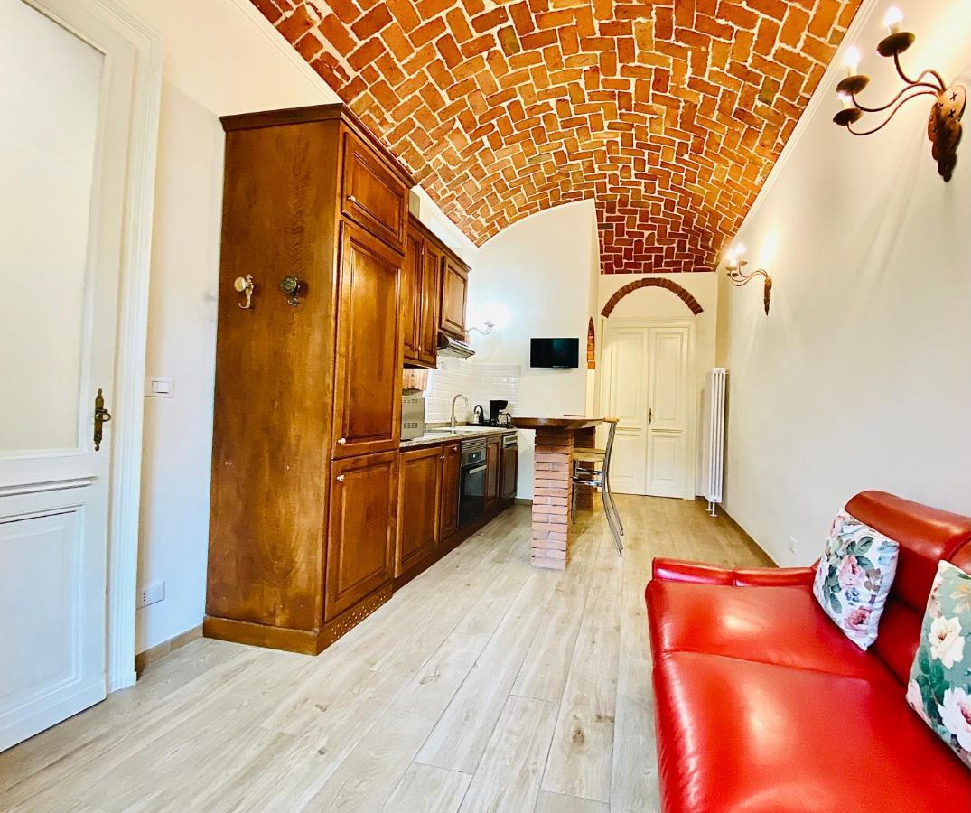 Exquisitely Renovated And Centrally Located Apartment With Free Parking トリノ エクステリア 写真