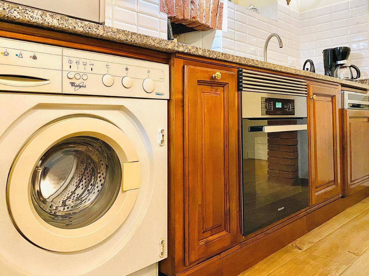 Exquisitely Renovated And Centrally Located Apartment With Free Parking トリノ エクステリア 写真