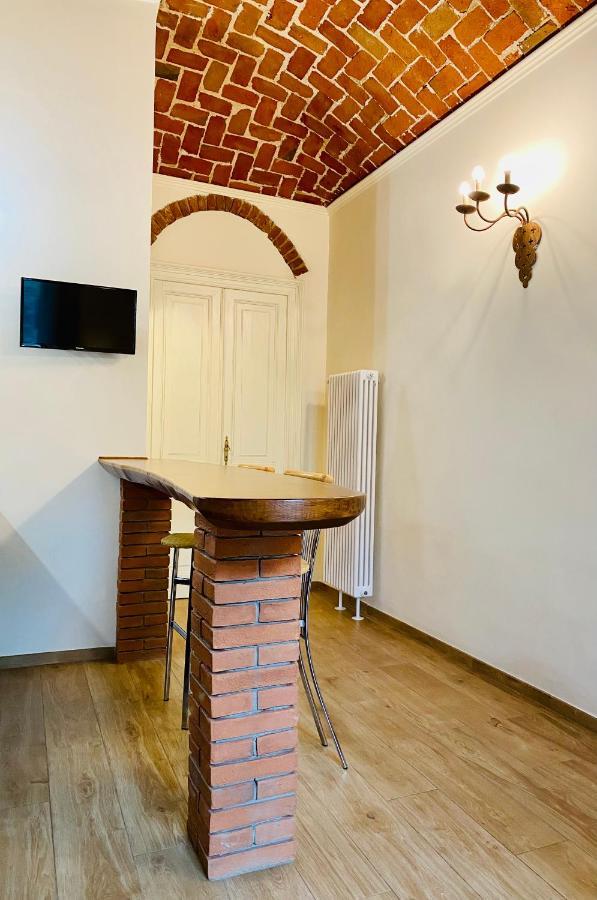 Exquisitely Renovated And Centrally Located Apartment With Free Parking トリノ エクステリア 写真