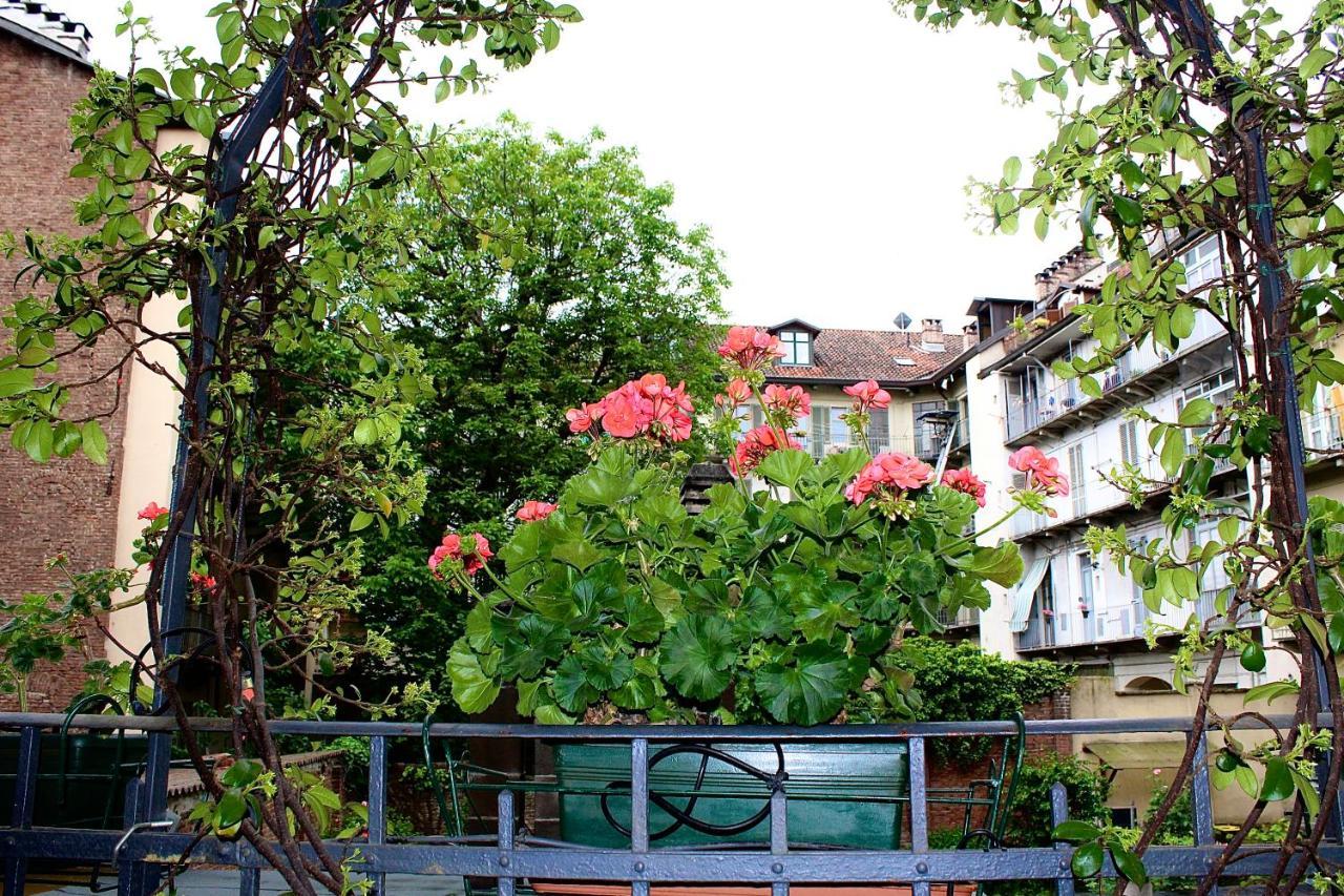 Exquisitely Renovated And Centrally Located Apartment With Free Parking トリノ エクステリア 写真